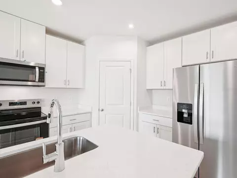 Kitchen - 7705 Satterfield Ter, Parrish, FL 34219 photo 3 of 3