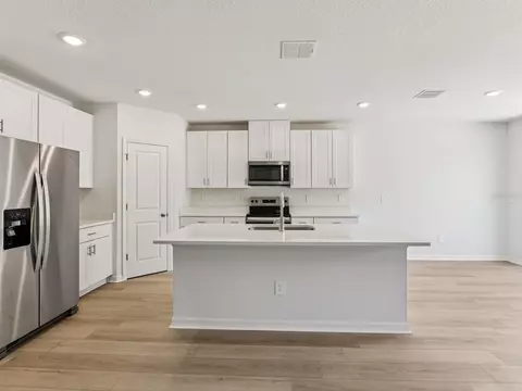 Kitchen - 7637 Satterfield Ter, Parrish, FL 34219 photo 4 of 4