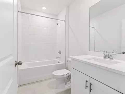 Bath - 7637 Satterfield Ter, Parrish, FL 34219 photo 1 of 3
