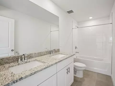 Bath - 11329 Bellewood Ter, Parrish, FL 34219 photo 2 of 2