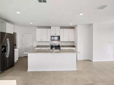 Kitchen - 11329 Bellewood Ter, Parrish, FL 34219 photo 4 of 4