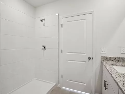 Bath - 11329 Bellewood Ter, Parrish, FL 34219 photo 1 of 2