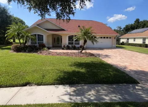 6741 Northlake Dr, Zephyrhills, FL 33542