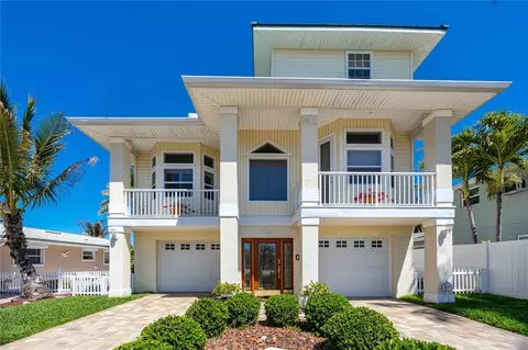 11145 3rd St E, Treasure Island, FL 33706