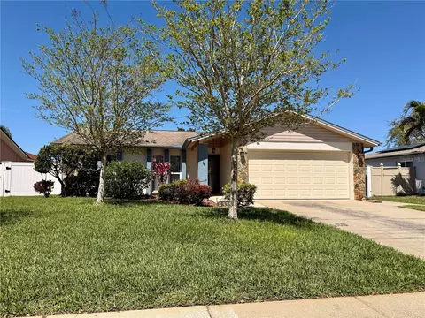 8335 Somerset Dr, Largo, FL 33773