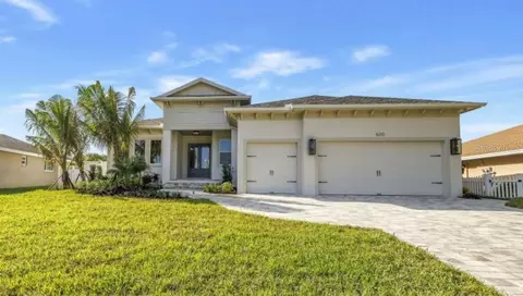 600 Tallahassee Dr NE, Saint Petersburg, FL 33702