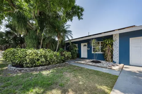 1349 Regina Dr W, Largo, FL 33770