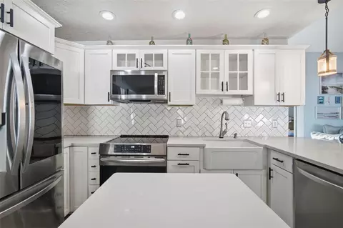 Kitchen - 7403 Providence Rd, Riverview, FL 33578 photo 4 of 6