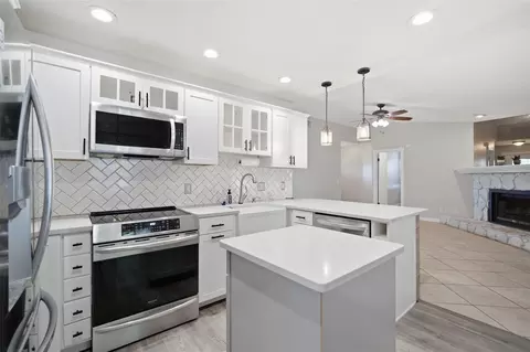 Kitchen - 7403 Providence Rd, Riverview, FL 33578 photo 6 of 6