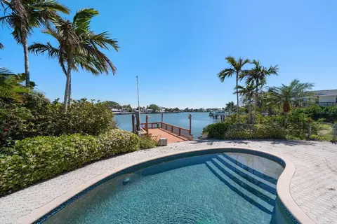483 Harbor Dr N, Indian Rocks Beach, FL 33785