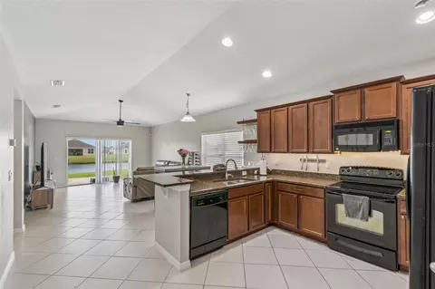 Kitchen - 3416 Mallard Pond Blvd, Saint Cloud, FL 34772 photo 4 of 6
