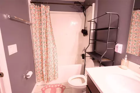 Bath - 3082 Dothan Ave, Spring Hill, FL 34609 photo 5 of 5