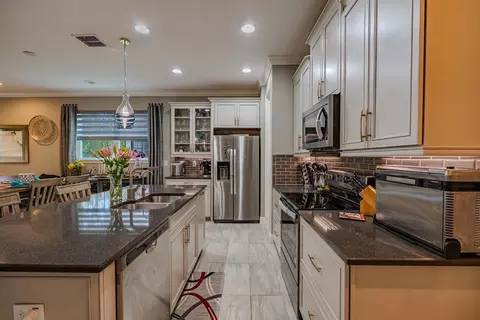 Kitchen - 11716 Wrought Pine Loop, Riverview, FL 33569 photo 3 of 5