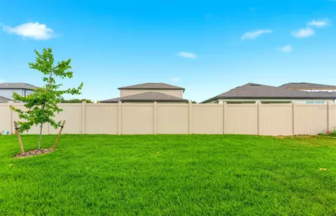 Exterior - 6607 Asbury Barnes Ln, Wesley Chapel, FL 33545 photo 3 of 6