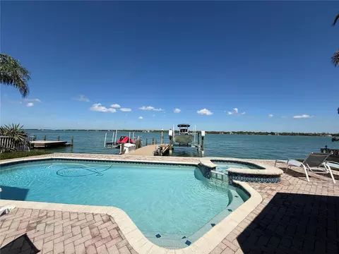 11445 9th St E, Treasure Island, FL 33706