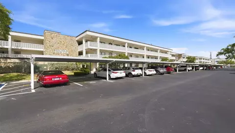 4910 Bay St NE #310, Saint Petersburg, FL 33703