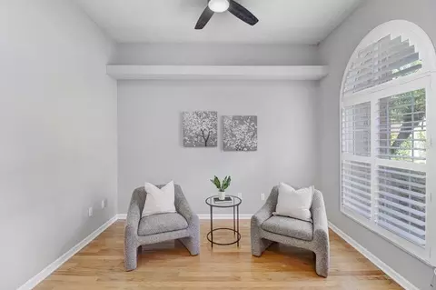 Living - 703 Covington Ct, Seffner, FL 33584 photo 3 of 4