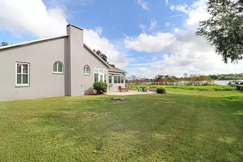 Exterior - 703 Covington Ct, Seffner, FL 33584 photo 12 of 12