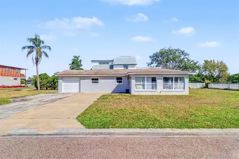 8751 Orient Way NE, Saint Petersburg, FL 33702