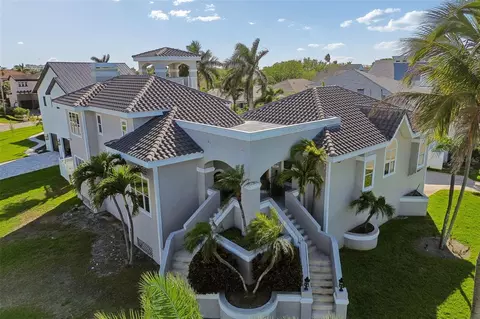 816 Ponce De Leon Dr, Tierra Verde, FL 33715