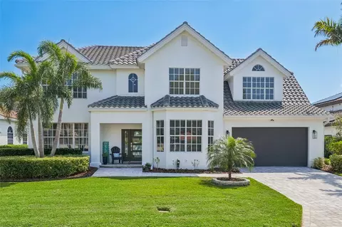 750 Sand Pine Dr NE, Saint Petersburg, FL 33703