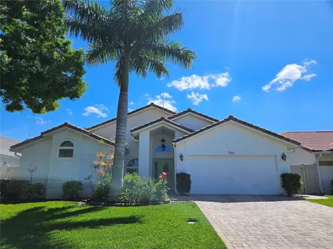 750 White Sand Dr NE, Saint Petersburg, FL 33703