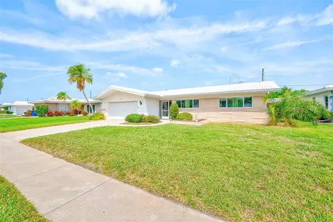 14901 Sovereign Dr, Largo, FL 33774