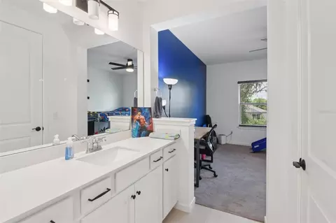 Bath - 11473 Owasee Trails Pl, Riverview, FL 33569 photo 4 of 6