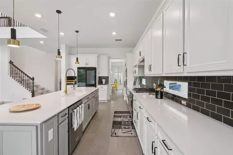 Kitchen - 11473 Owasee Trails Pl, Riverview, FL 33569 photo 4 of 5