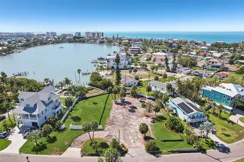 15825 Redington Dr, Redington Beach, FL 33708