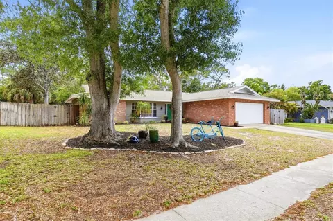1143 Lancer Ln, Tarpon Springs, FL 34689