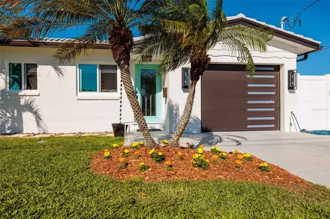 9298 Sun Isle Dr NE, Saint Petersburg, FL 33702