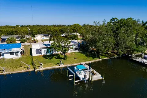 9298 Sun Isle Dr NE, Saint Petersburg, FL 33702