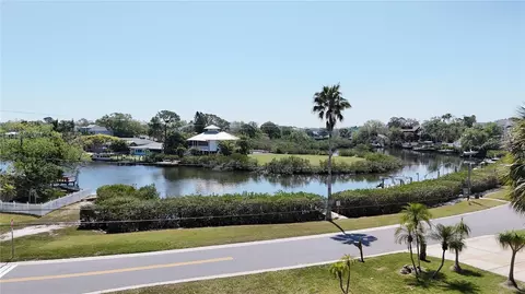 231 Lagoon Dr, Palm Harbor, FL 34683