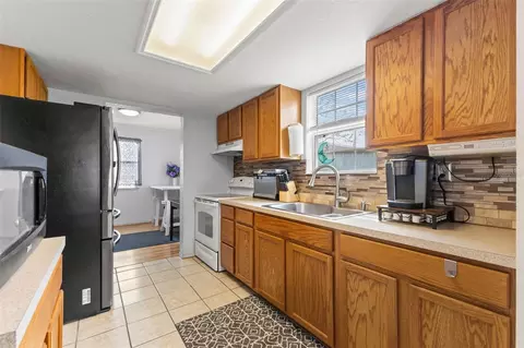 Kitchen - 11119 Mahin Ln, Riverview, FL 33578 photo 1 of 1