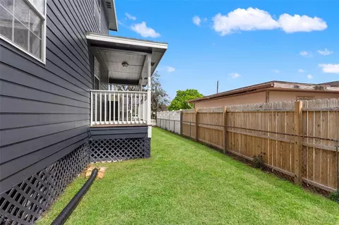 Exterior - 11119 Mahin Ln, Riverview, FL 33578 photo 4 of 5