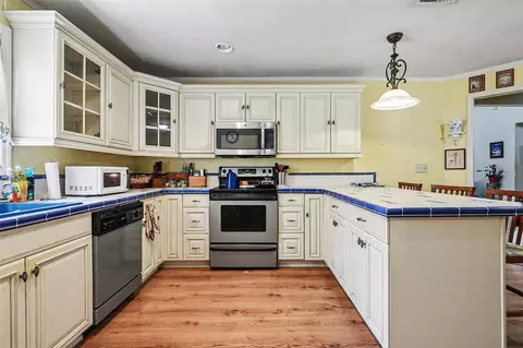 Kitchen - 58 Deer Rd, Frostproof, FL 33843 photo 3 of 3