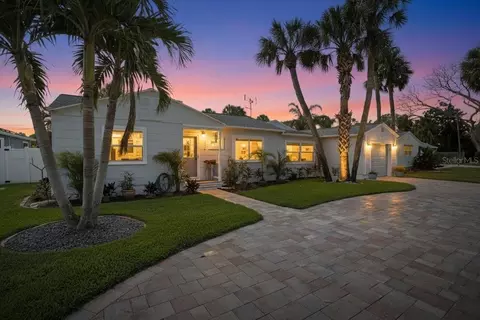 221 41st Ave, Saint Pete Beach, FL 33706