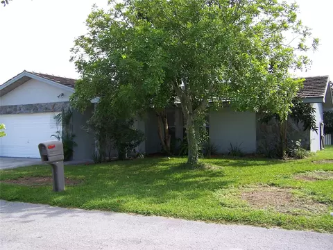 10521 113th St, Largo, FL 33778