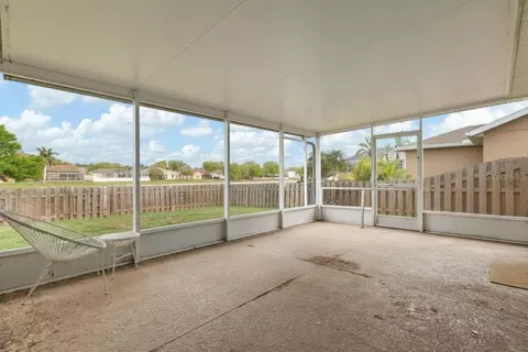 Exterior - 4234 Donnington Dr, Parrish, FL 34219 photo 4 of 6