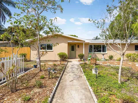 2086 Lakewood Dr, Clearwater, FL 33763