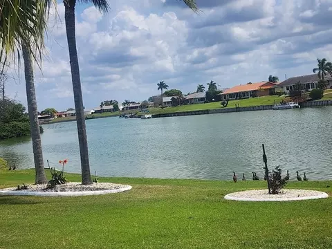 1405 Jacobson Cir, Sun City Center, FL 33573