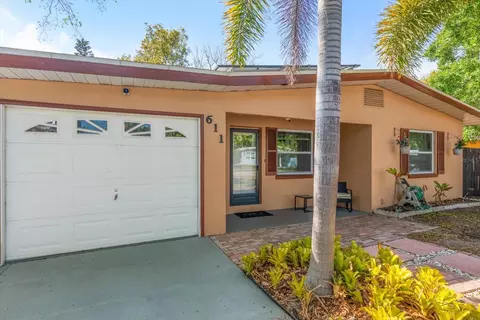 611 11th St NW, Largo, FL 33770