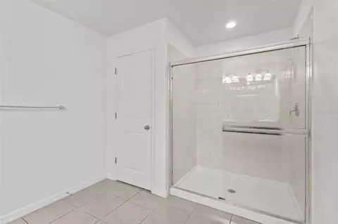 Bath - 12124 Lake Blvd, Trinity, FL 34655 photo 2 of 3