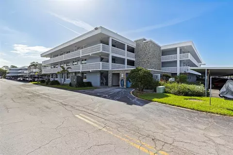 4895 Bay St NE #207, Saint Petersburg, FL 33703