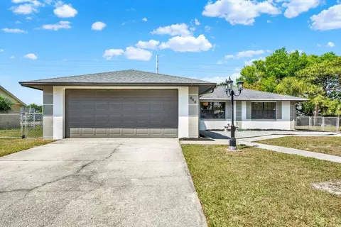 645 Pine Forest Dr, Brandon, FL 33511