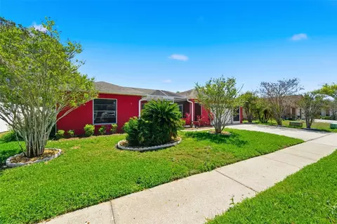 Exterior - 1102 Springtime Dr, Holiday, FL 34691 photo 4 of 9