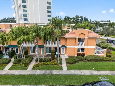 922 N Shore Dr NE, Saint Petersburg, FL 33701