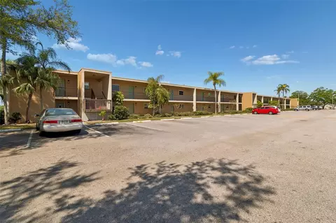 12300 Park Blvd #221, Seminole, FL 33772