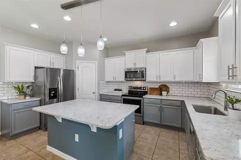 Kitchen - 10517 Massimo Dr, Wimauma, FL 33598 photo 1 of 7